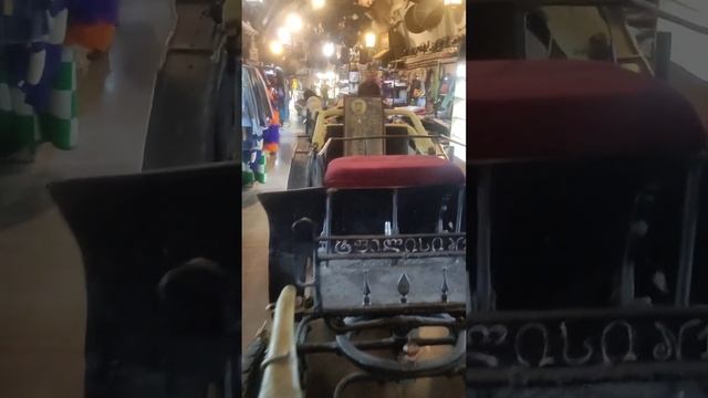 Торговый центр «Мейдан Базар» в Тбилиси. Полон антиквара и редких вещей. смотреть онлайн