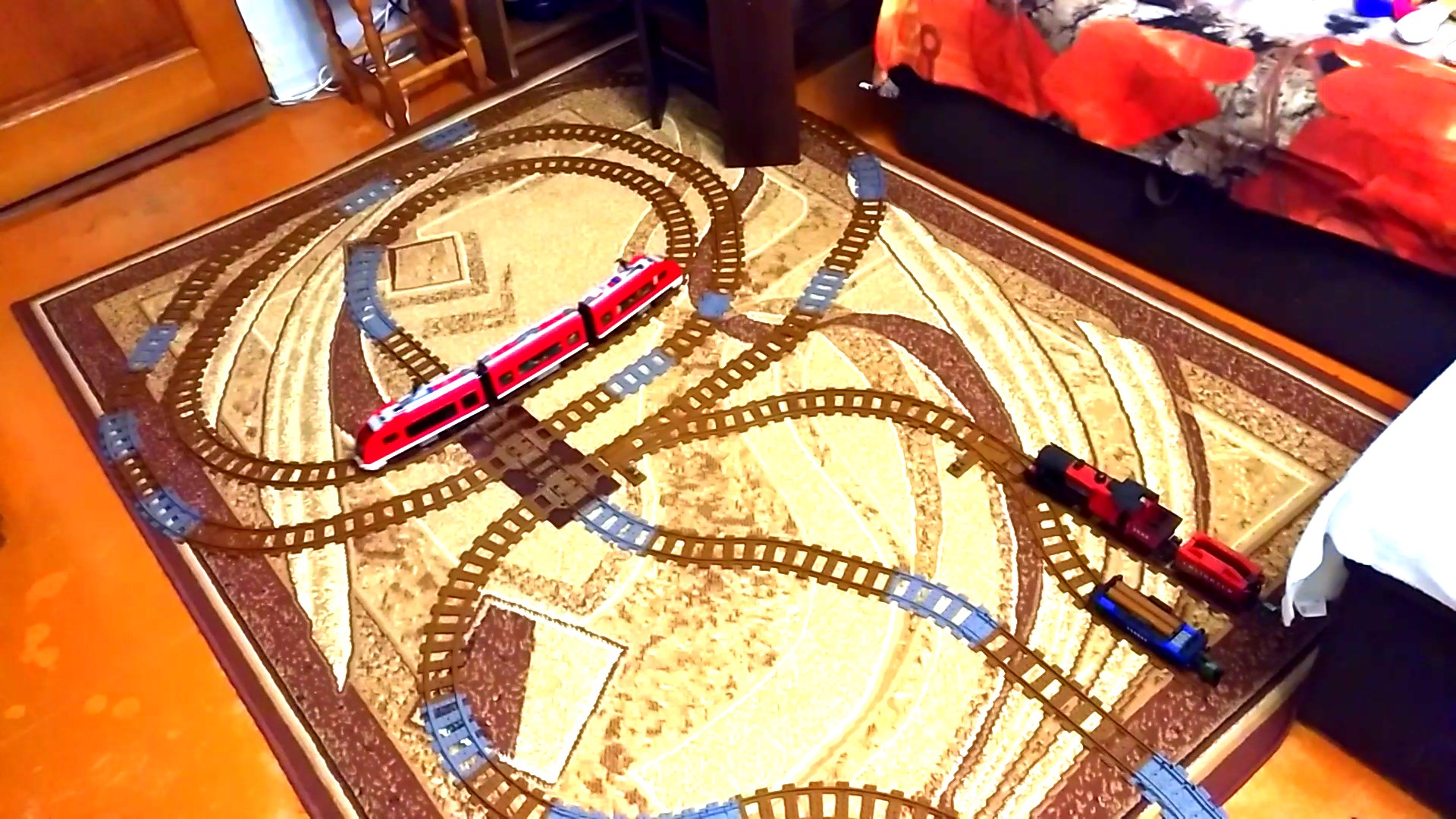 Поезд LEGO CITY стучит колесами по квартире смотреть онлайн