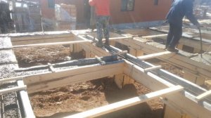 заливаем свайно-ростверковый бетонный фундамент под СИП дом