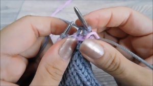 Детская шапка с отворотом и ушками спицами двухцветным узором.