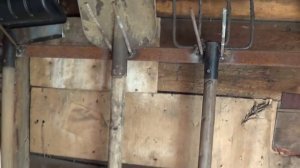 Вешалка для садового инвентаря