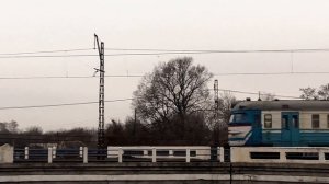 Электропоезда ЭР2-373 и ЭР2-1318 в пути следования