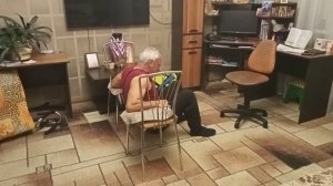 Подводящее упражнение для выхода силой на турнике.