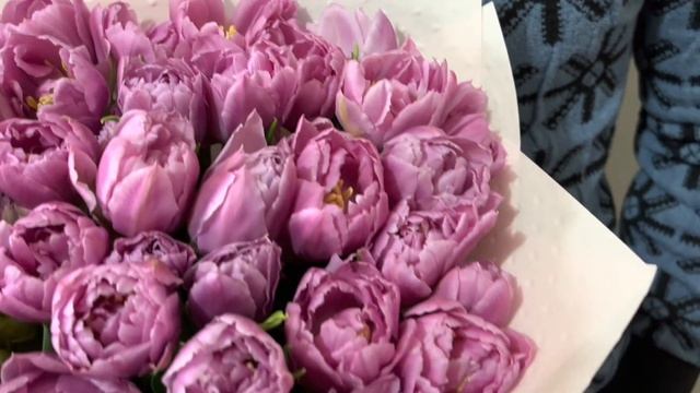 Букет из пионовидных тюльпанов «Zora» смотреть онлайн