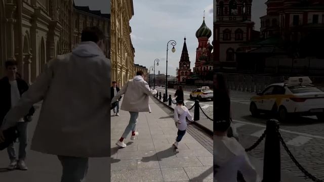 Маленький Мальчик круто Танцует на улице в москве.mkv