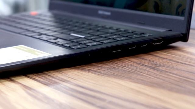 ASUS VivoBook S15 OLED - Amazing Build Quality and Display смотреть онлайн