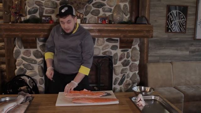 Как правильно выбрать и разделать форель для жарки, засолки, стейков