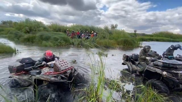 КОРОТКОЕ НО ЭНЕРГИЧНОЕ ВИДЕО, ВЫЕЗД ЗА ВОЛГУ ВОЛГОГРАДСКИХ КВАДРОБРАТЬЕВ КВАДРОЦИКЛ РМ 800 ??