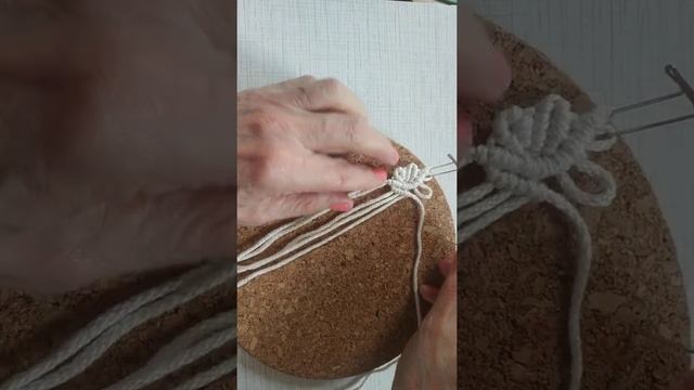 Видео МК Плетение фигурных цепочек.Макраме. Цветочный Узор #01 из репсовых узлов. Часть 1 #плетение