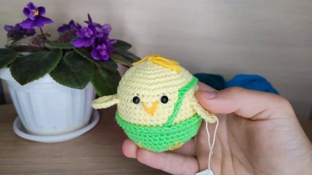 Птичка в штанишках. Вязаные игрушки амигуруми