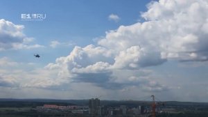 Военный вертолёт над Екатеринбургом