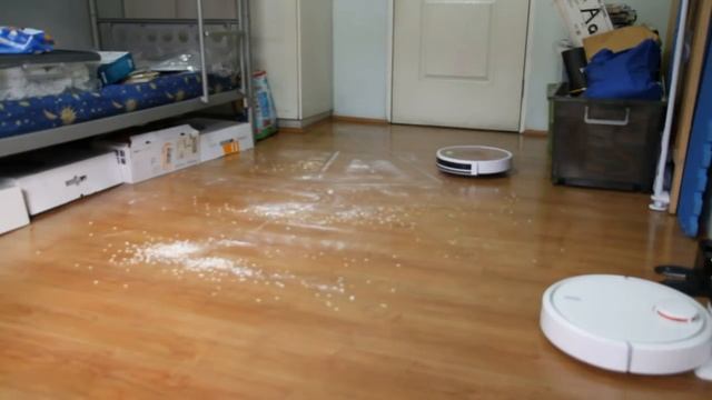 ILIFE V7S vs Xiaomi Robot Vacuum: Cleaning and Navigation Test on Bare Floor смотреть онлайн
