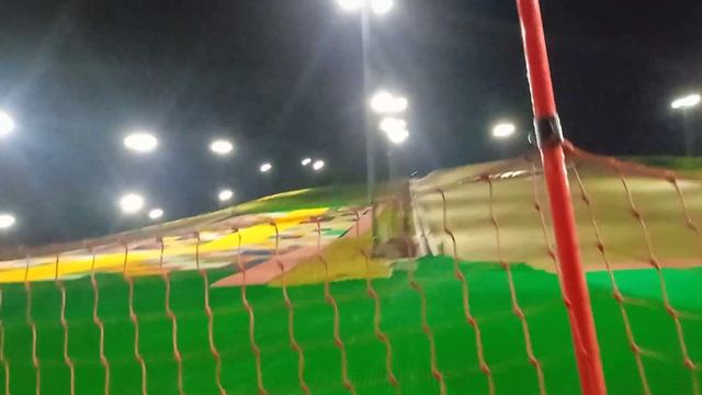 Прогулка под мостом. Через дорожку. Горнолыжный центр парк притяжения г. Магнитогорск смотреть онлайн