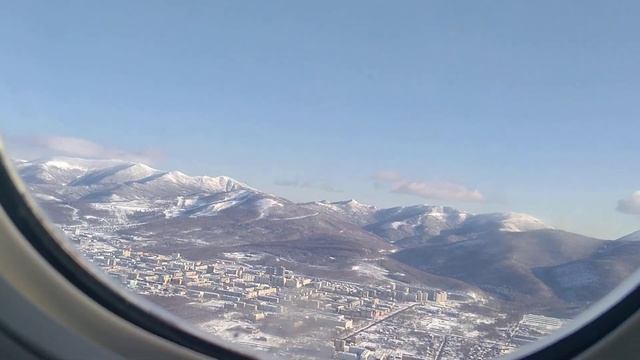 До свидания, город Южно-Сахалинск! Впереди Москва. Самолёт набирает высоту.... смотреть онлайн