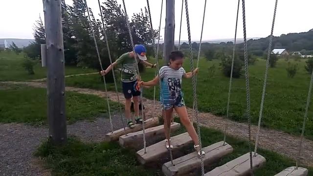 Мы с моим другом на брёвнах!!! смотреть онлайн