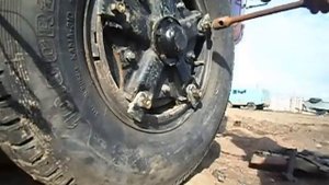 как затянуть ,поставить, устоновить колесо на клиньях ровно камаз
