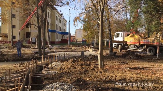 Полным ходом идут работы на Школьной.  Ждём открытие молодёжного сквера