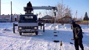 Закручивание винтовых свай зимой