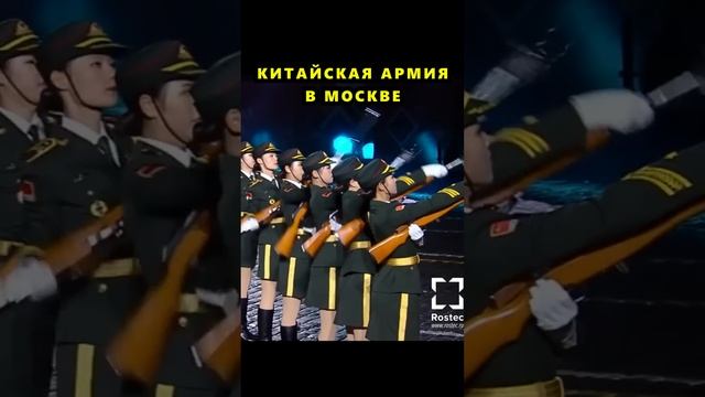 Женские войска Китая маршируют в Москве на Красной площади