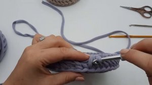 Вязаная корзинка узором ёлочка или паркет