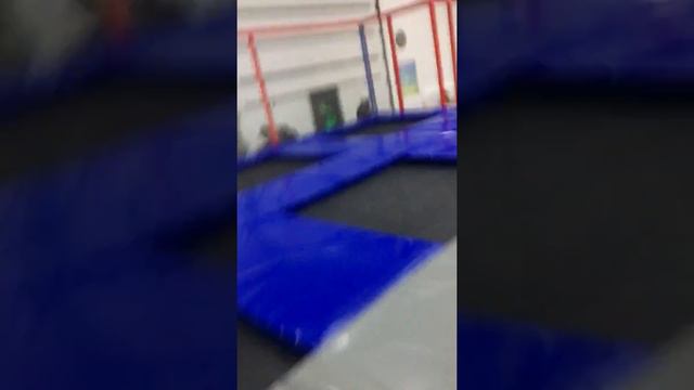 Батутный центр смотреть онлайн