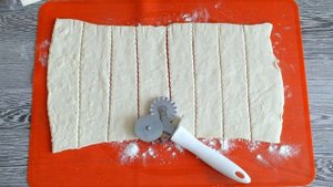 Монастырская изба из слоёного теста