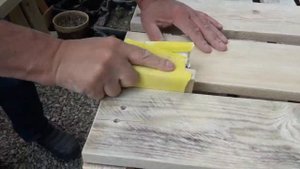 Как сделать стол из паллет своими руками