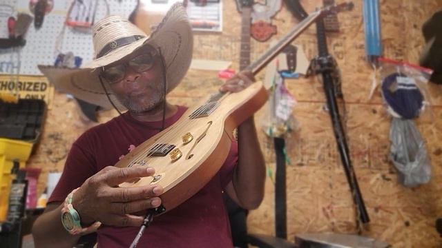 com on get deees Gibson basses. Ya'll смотреть онлайн