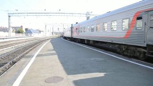Поезд № 332 Уфа - Новый Уренгой под тягой ЭП2К-125