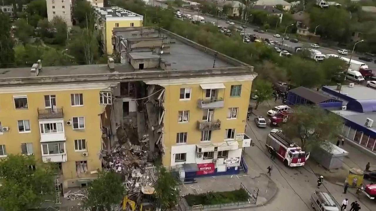 Число погибших при взрыве в жилом доме в Волгограде возросло до трех
