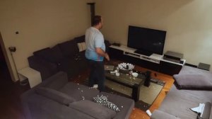 Жена разыграла мужа,муж разбил плазму и ноутбук!!