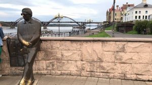 Рыбинск. Красивый старинный город на Волге с ретро-вывесками на улицах