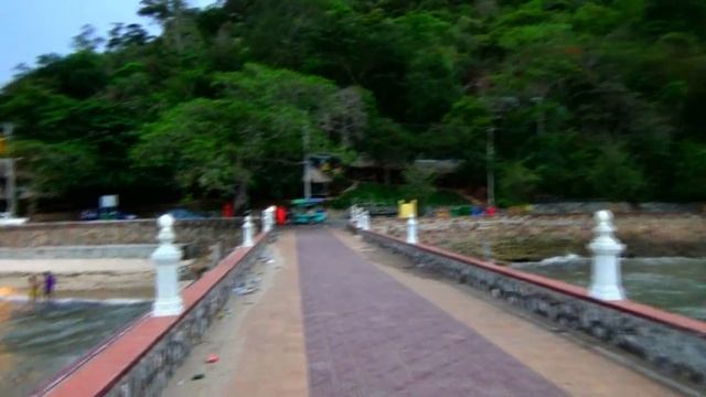 По Камбодже.Городок Кеп,блондинка на камне,гостиница.часть 24 смотреть онлайн