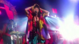 "Warrior" - Kimbra and Mark Foster (live) at the Target Center