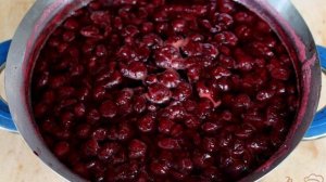 Вишневое варенье с грецкими орехами