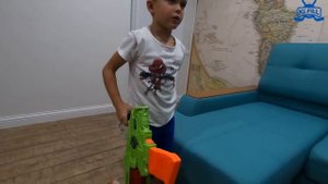 Новые NERF бластеры: стреляем по ЗОМБИ и Светящийся НЁРФ // KiFill boys