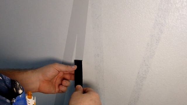 Трафарет на декоративной штукатурке,  процесс снятия трафарета, часть 1