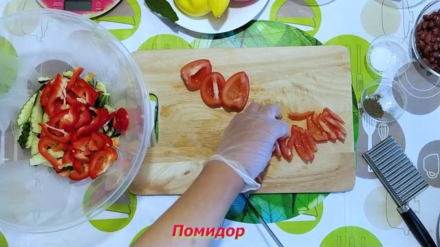 Вкусный,мясной салат .Разметают первым на столе! смотреть онлайн