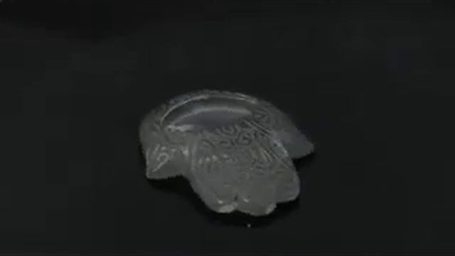 Резной Амулет "Хамса-Хэнд" из Природного Белого Кварца смотреть онлайн