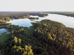 Полет над Волгой и лесами в Тверской области, в районе города Кимры