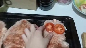 Эскалоп из свинины. С сыром и помидором. Невероятно нежное мясо.