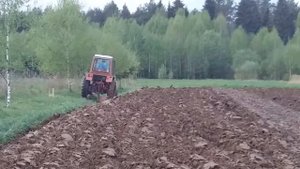 ВСПАШКА УЧАСТКА ПОД КАРТОШКУ НА Т-25.