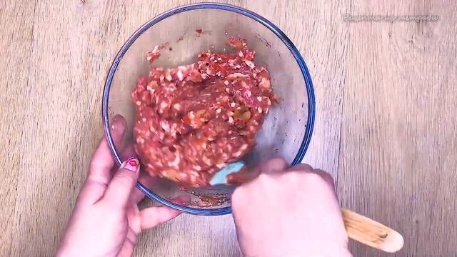 Пиде с мясом - турецкая пицца в форме грузинского хачапури