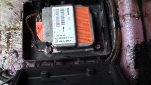 коробок в ногах у водителя Мерседес Вито 638.mp4