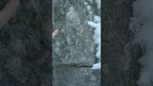 Остров Коневец. Конь-камень с часовней. Март 2021 года. Послушай меня.