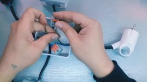 Как соединить провода в распределительном коробке ....