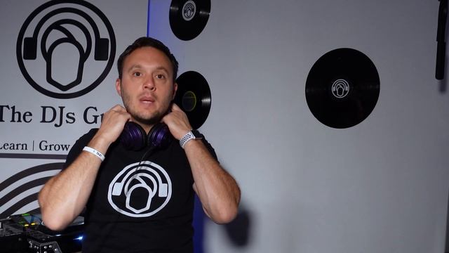 Best DJ Headphones under $200? Quick review on the Audio Technica ATH-M50X DJ Studio Headphones смотреть онлайн