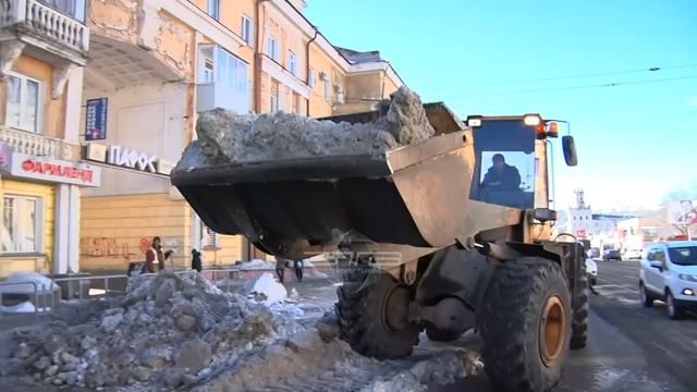 В Златоусте продолжается уборка снега с городских улиц смотреть онлайн