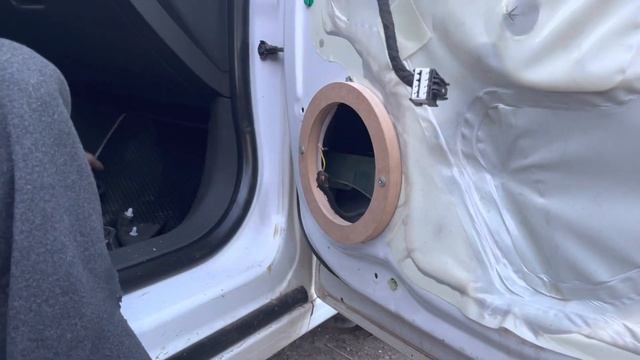 Замена штатных динамиков на Chevrolet Cruz на Dl Audio Raven 165 смотреть онлайн