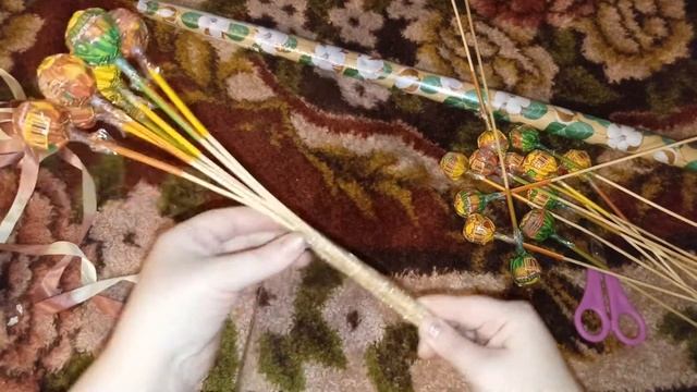 DIY.БУКЕТ ИЗ ЧУПА ЧУПСОВ СВОИМИ РУКАМИ.#чтоподаритьребенку #букетизчупачупсов #подарокдевочке
